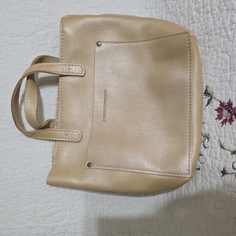 Portland leather champaign, mini crossbody with a zip